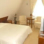 Biala Lilia Old Town B&B